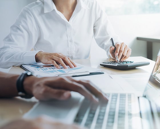 Besprechung über Versicherungen